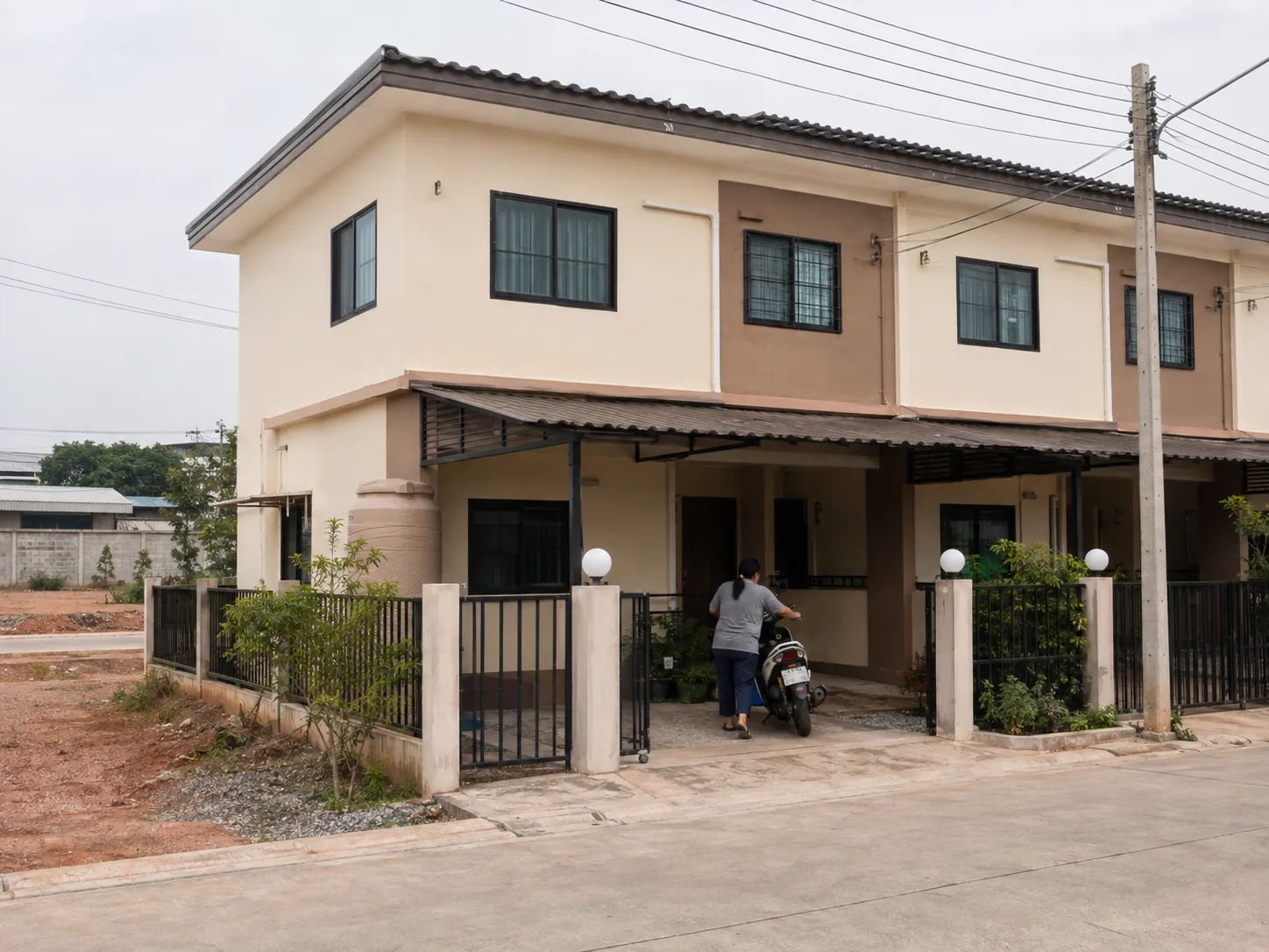 ภายนอกบ้านทาวน์เฮาส์ของรากฐาน